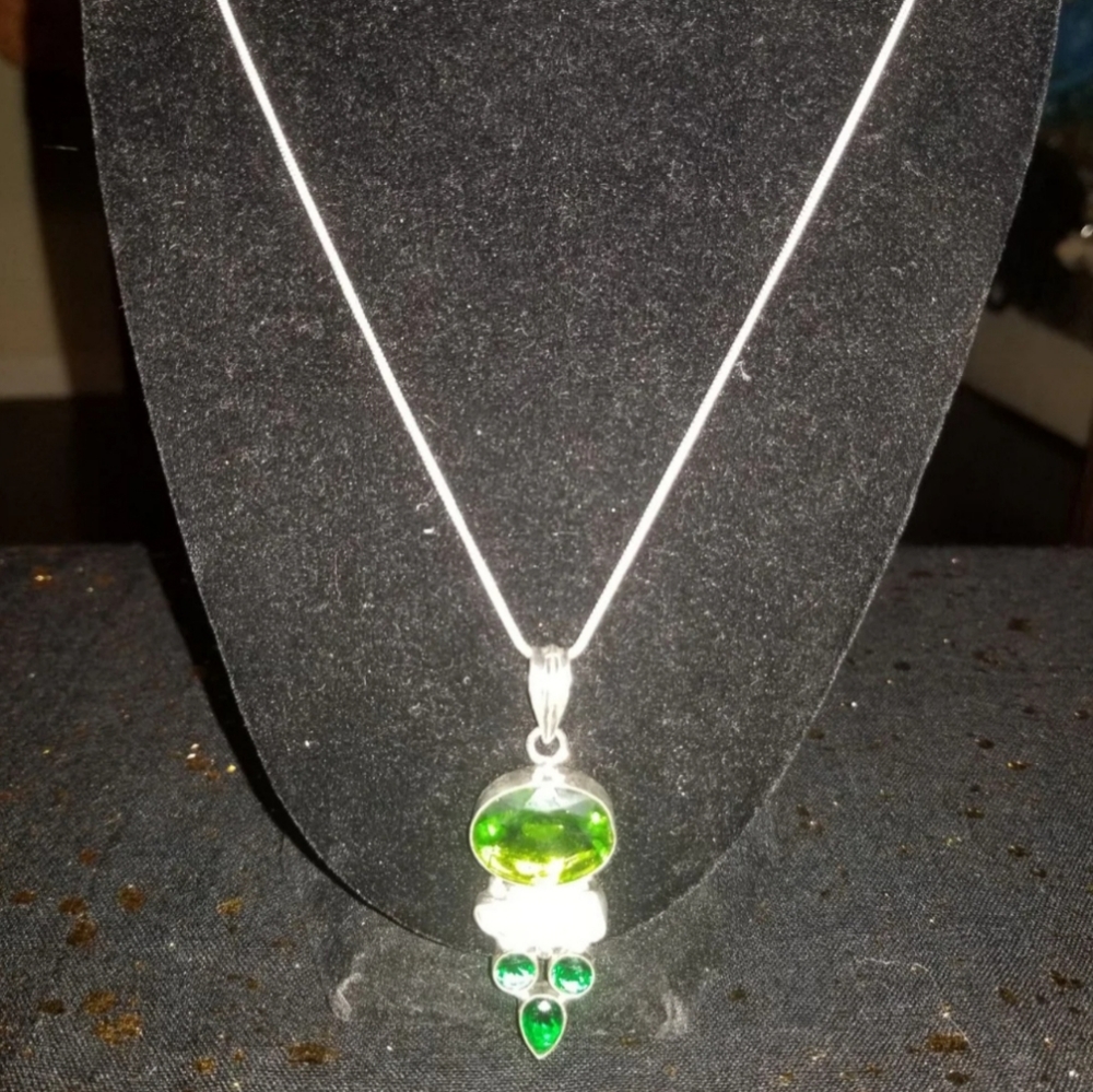NWT Handmade Genuine Quartz and Genuine Viva Neckl